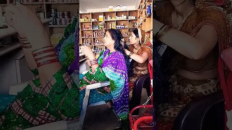 bajte da sitta mummy k baal sawarte huye | Maa or bahu #live #viral #shorts