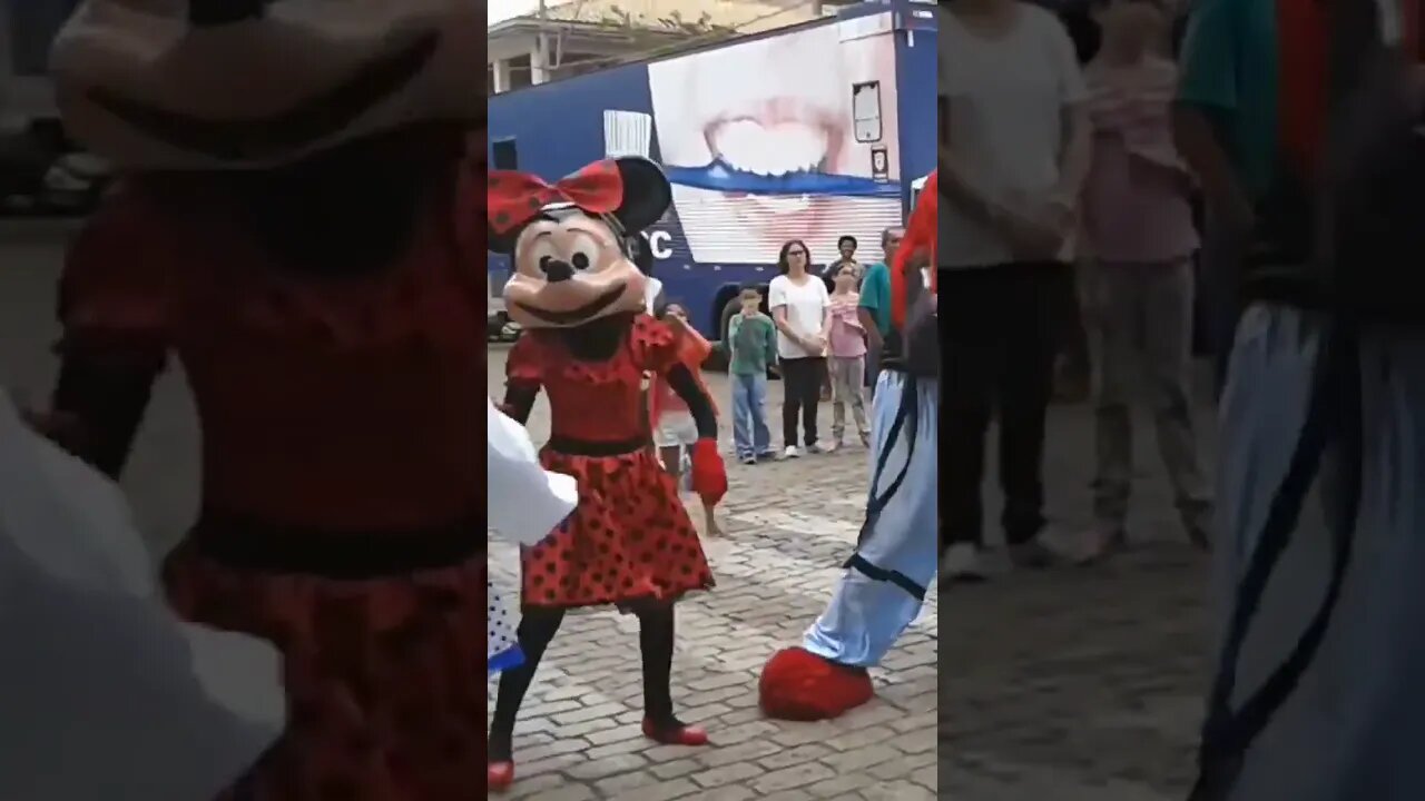 DANÇANDO FOFÃO, PATATI E MINNIE MOUSE DA CARRETA DA ALEGRIA, NA PRAÇA, LIKE