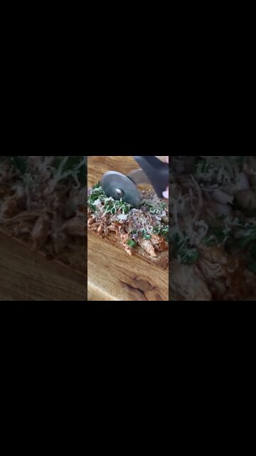 Low carb pizza #sugarfreerecipe #lowcarbpizzaideas #ketopizzacrust #prediabeteslife #Shorts