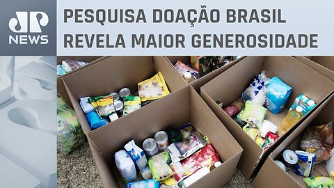 Dia do Voluntário: População brasileira aumenta doações de roupa e alimentos