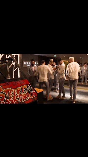 Neymar and teammates play basketball arcade game, kicks ball at Bruno Guimarães 😂