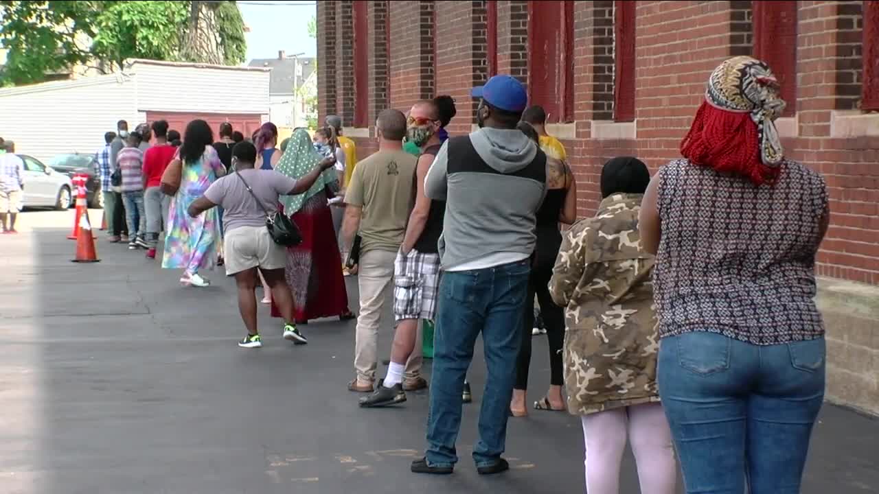 Lines of parents seek technology help as school opens