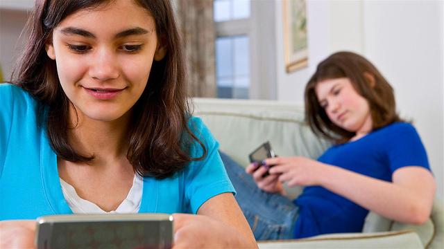 Parent Tech: 3 Mobile Safety Apps You Need To See