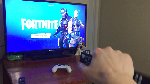 Guy "discovers" amazing TV life hack