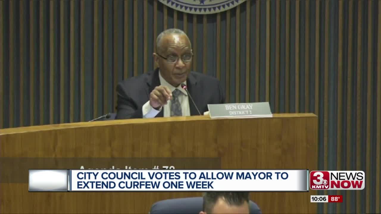 City Council votes to allow mayor to extend curfew one week