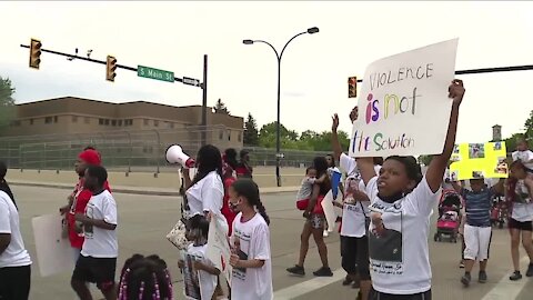 Demonstrators hold gun violence protest in Akron