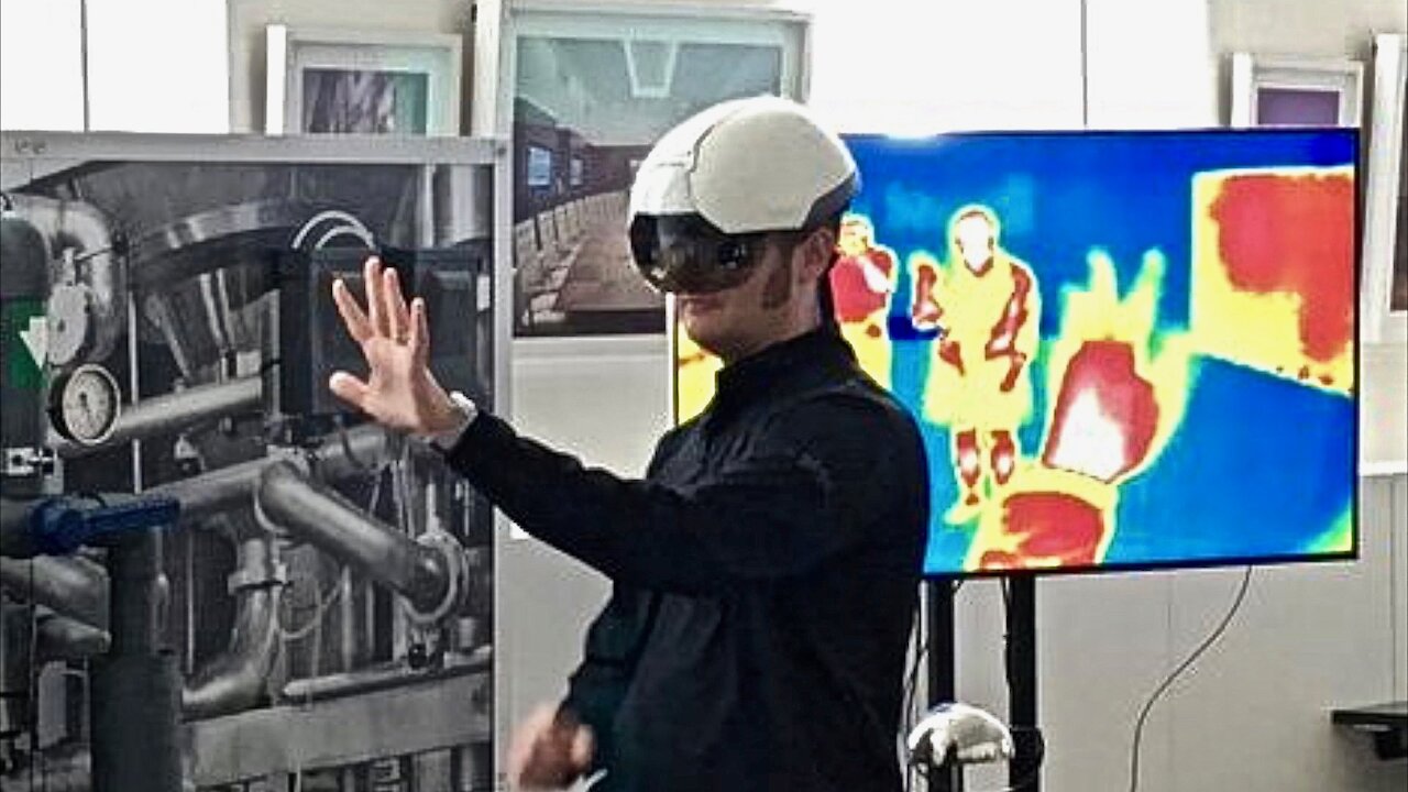 Smart VR Helmets with Augmented Reality for Construction - DAQRI