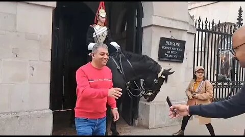 The kings guard shouts at tourist get off the Reins #horseguardsparade 15/10/22