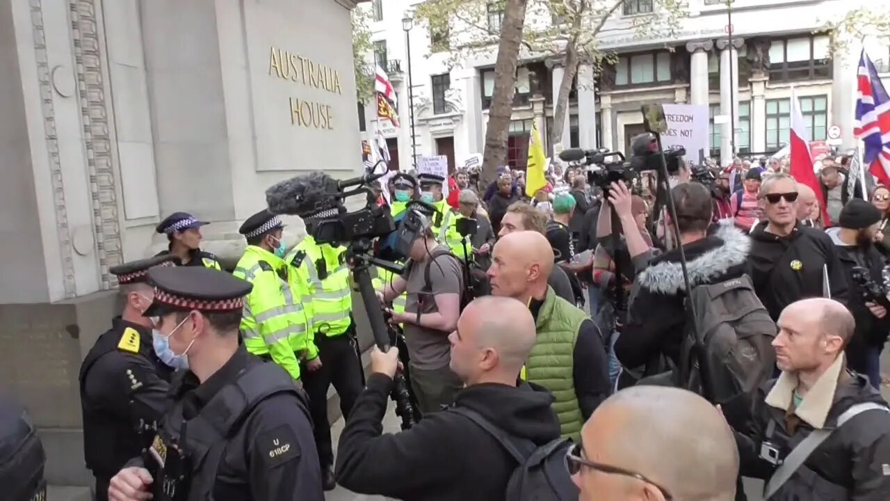 Thousands arrive at Australia house in protest of the vaccine passport 30/10/2021 #UNITEFORFREEDOM