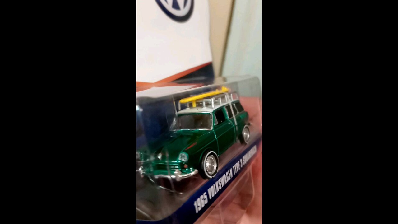 GREENLiGHT vdub series Volkswagon type 3 squareback GREEN MACHINE!!