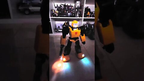 Robosen Bumblebee - All available actions (lights off) #transformerscollection #robosen