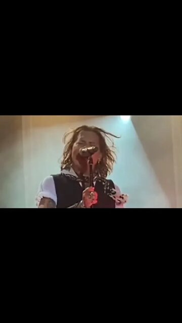 Johnny Depp ROCKS on Stage!