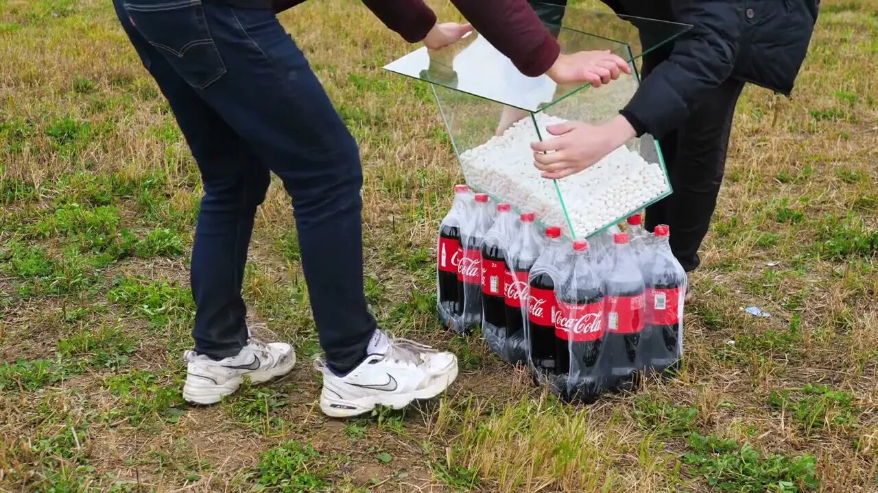 Experiment: Coca Cola VS Mentos-5