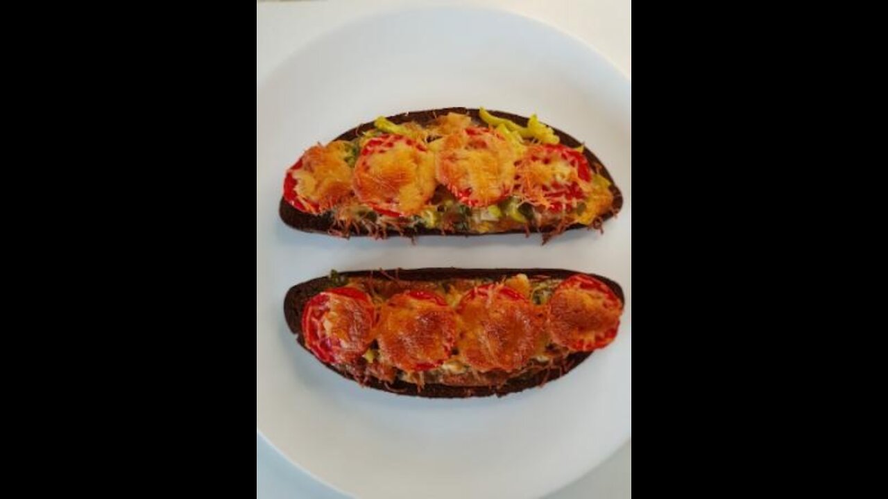 What to cook from stale bread. Fast food pizza on black bread