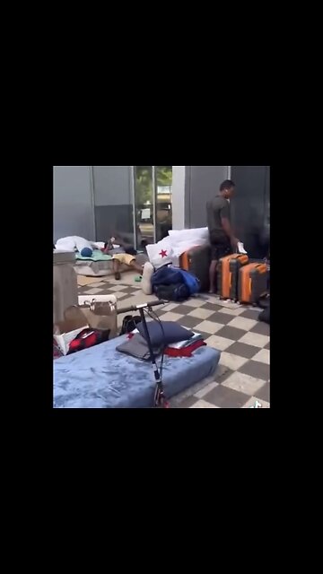 ON THE STREETS OF CHICAGO👮🏻‍♀️🏫⛺️🚯CHAOTIC OUTSIDE A POLICE STATION👮🚮🐚💫