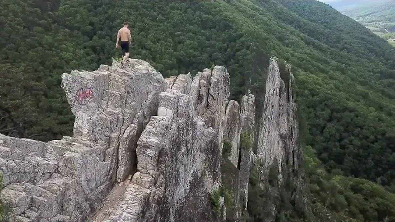 Huge Cliffs At Seneca Rocks | West Virginia!