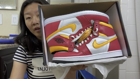 Please tell why this is a pair FAKE Air Jordan 1 shoes
