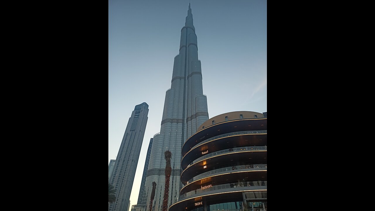 BURJ KHALIFA FOUNTAIN VIEW AT NIGHT