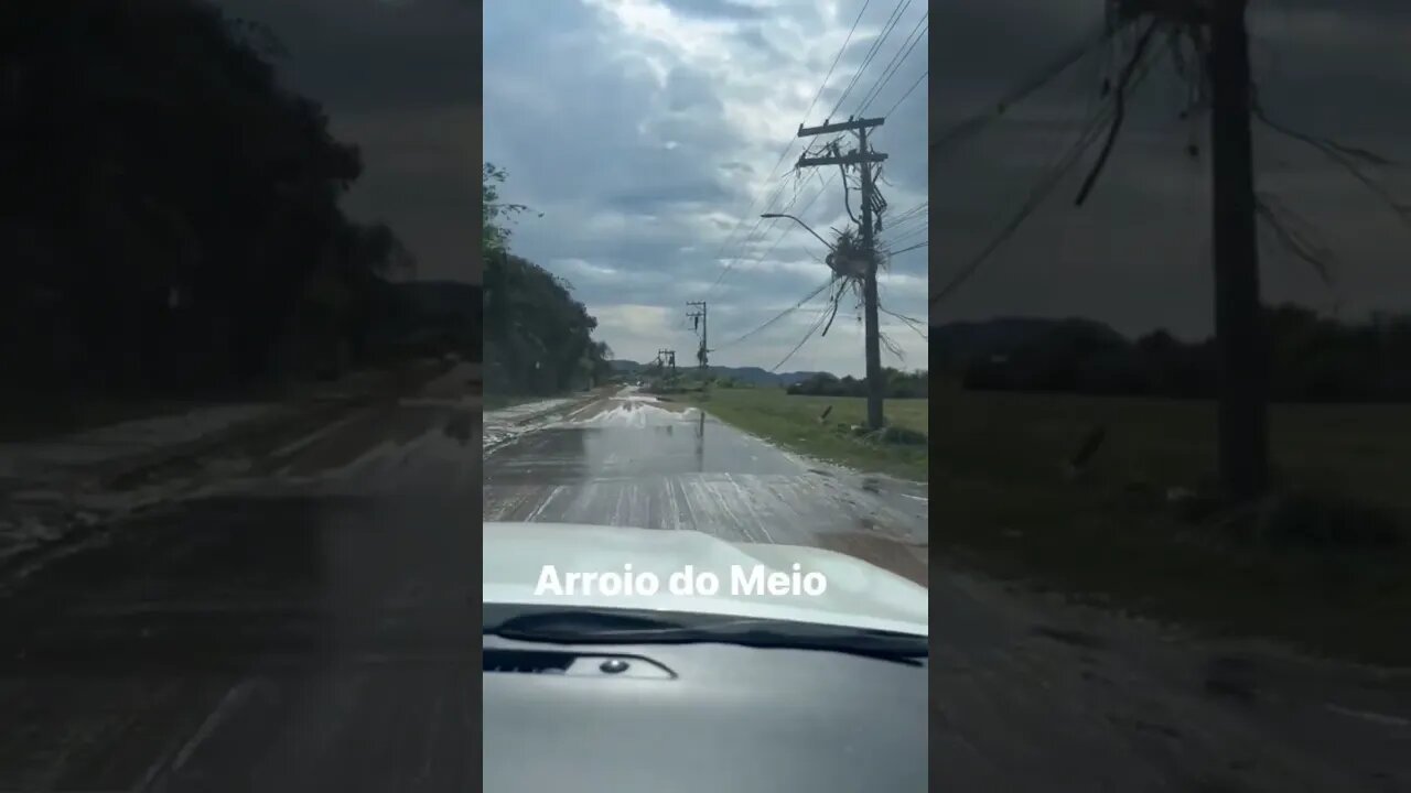 Vejam isso! Onde um Sofá foi parar no Município de Arroio do Meio RS. Devido a tempestade.. #rs