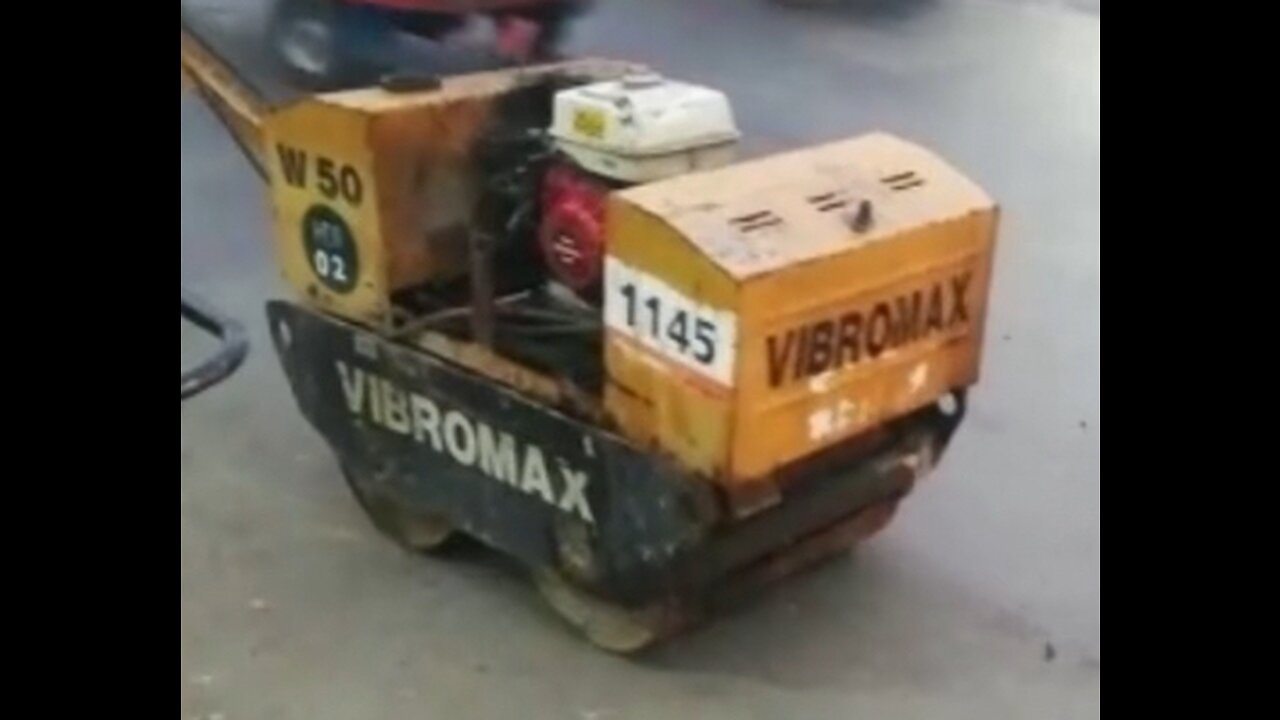 Mini road roller