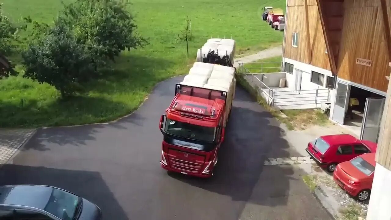 Geri Wicki Transporte beim Heutransport im Berggebiet-8