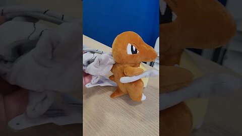 O QUE TEM POR DE BAIXO DA CAVEIRA DO CUBONE? #pokemon #brinquedos #pelucia