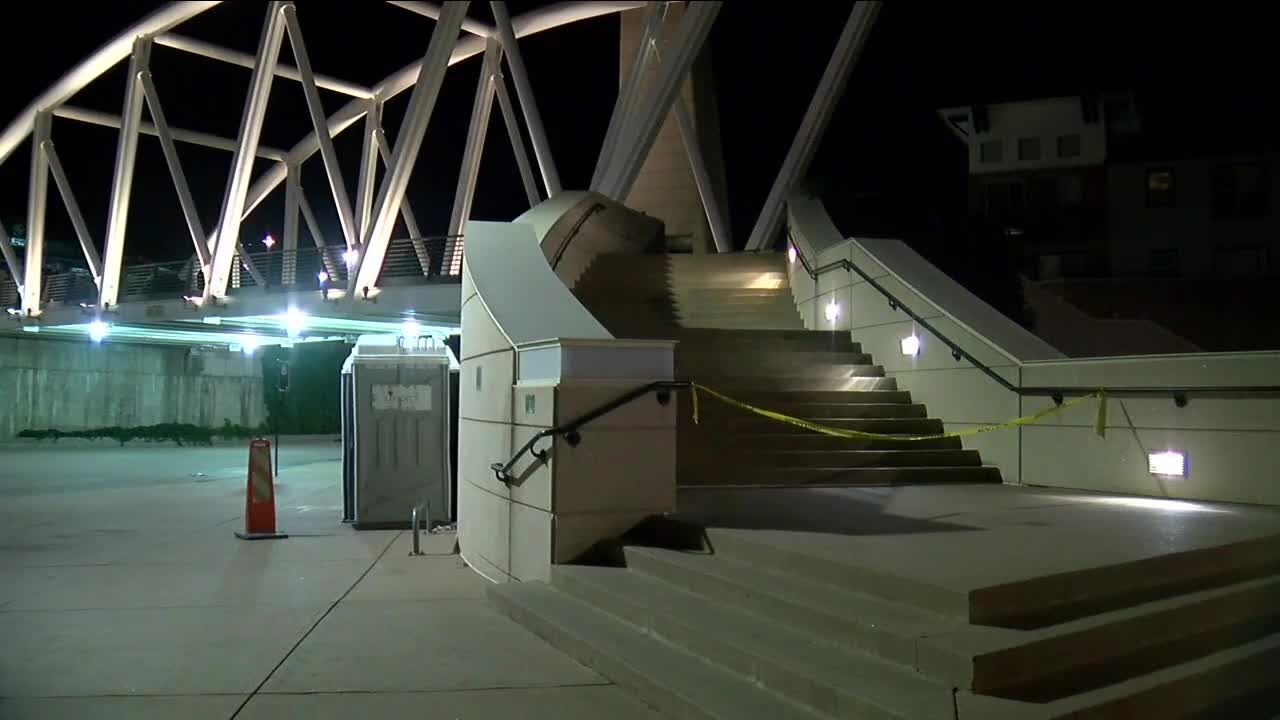 Officer wounded, suspect dead in exchange of gunfire at an Englewood light-rail station