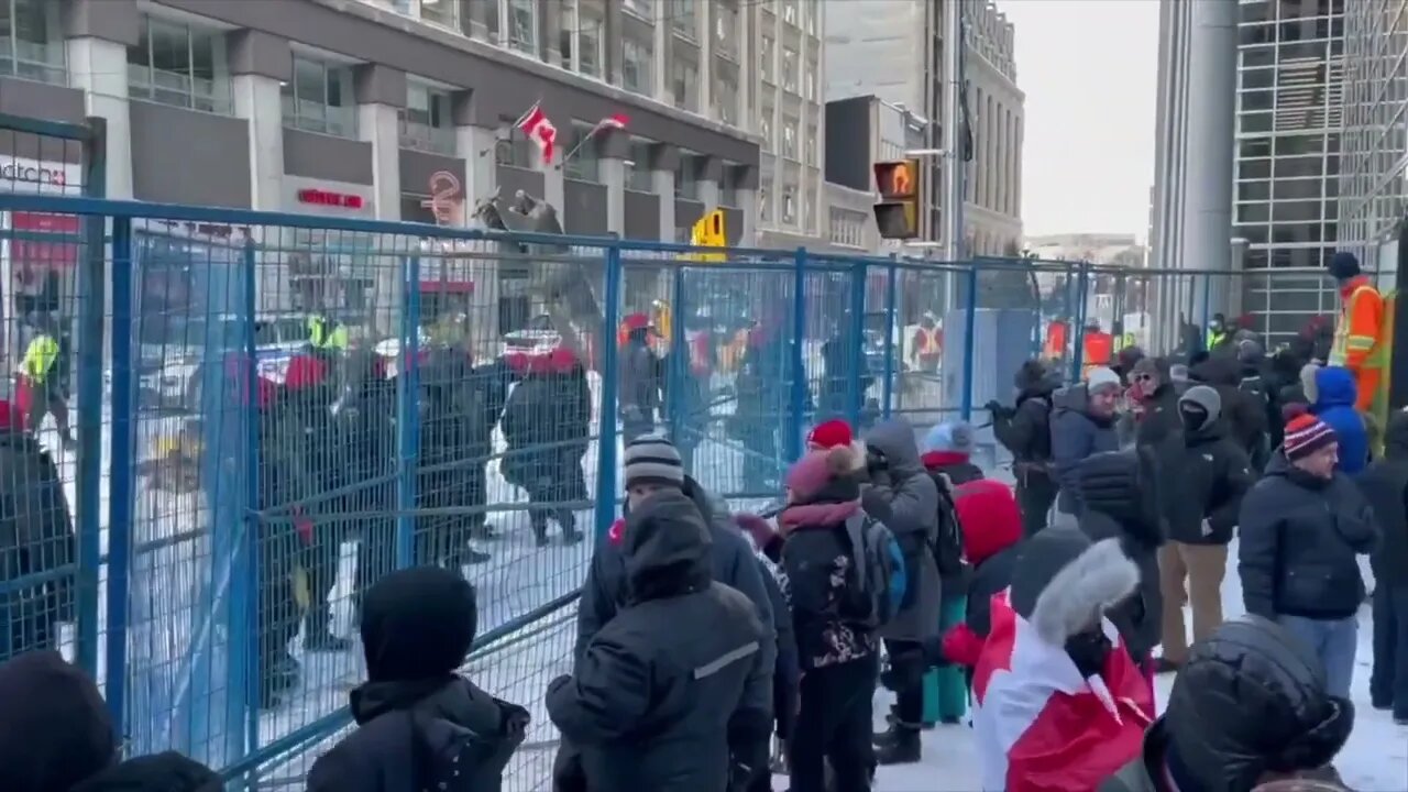 police put up fence to block peaceful protestors..