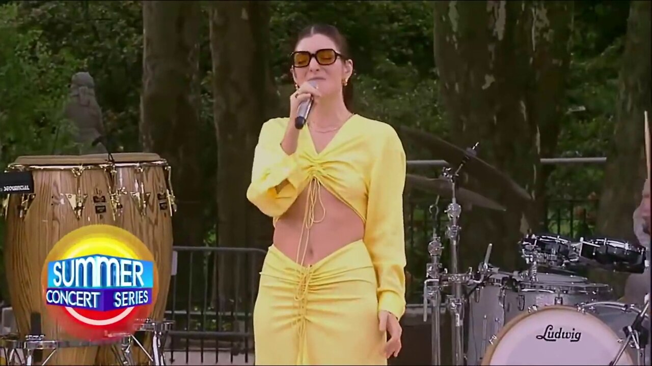 Lorde - Perfect Places (Live at GMA)