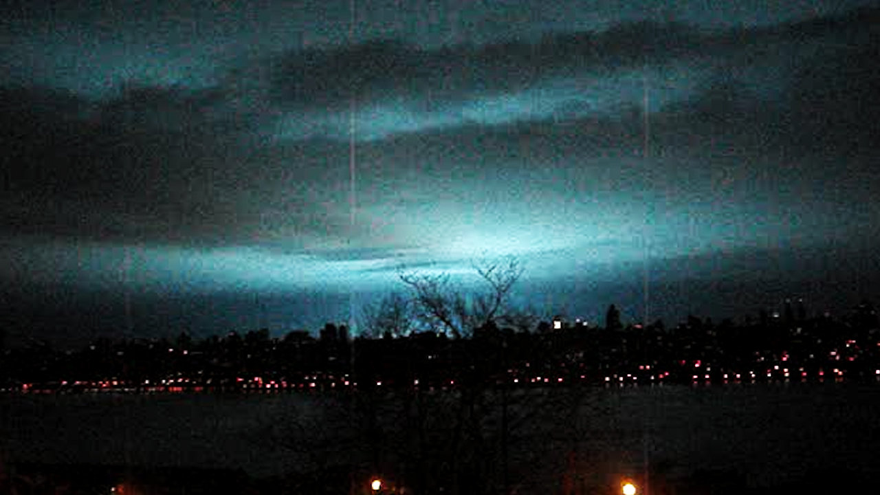 Eerie aerial phenomena sighting over West New York