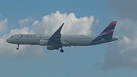 Airbus A321 PT-XPL coming from Guarulhos to Manaus