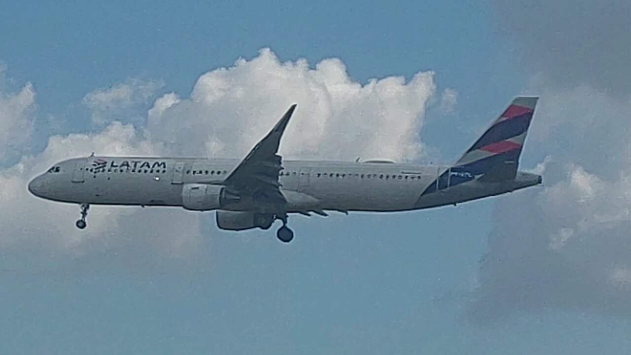 Airbus A321 PT-XPL coming from Guarulhos to Manaus