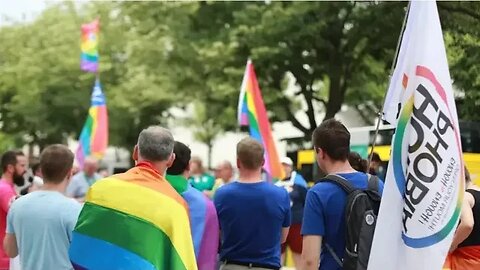 Rússia aprova lei que proíbe transições de gênero e adoção por pessoas trans lgbtqia+ ... ótimo!