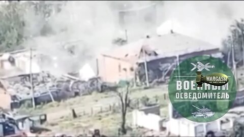 Russian 'Tulip' mortar bullseye demolishes a building