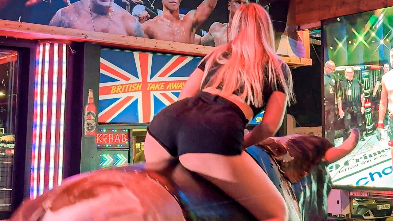 OMG😮 Brave Blonde Girl Ride on a Bull in Benidorm _ Mechanical Bull 4K. Spain 2024