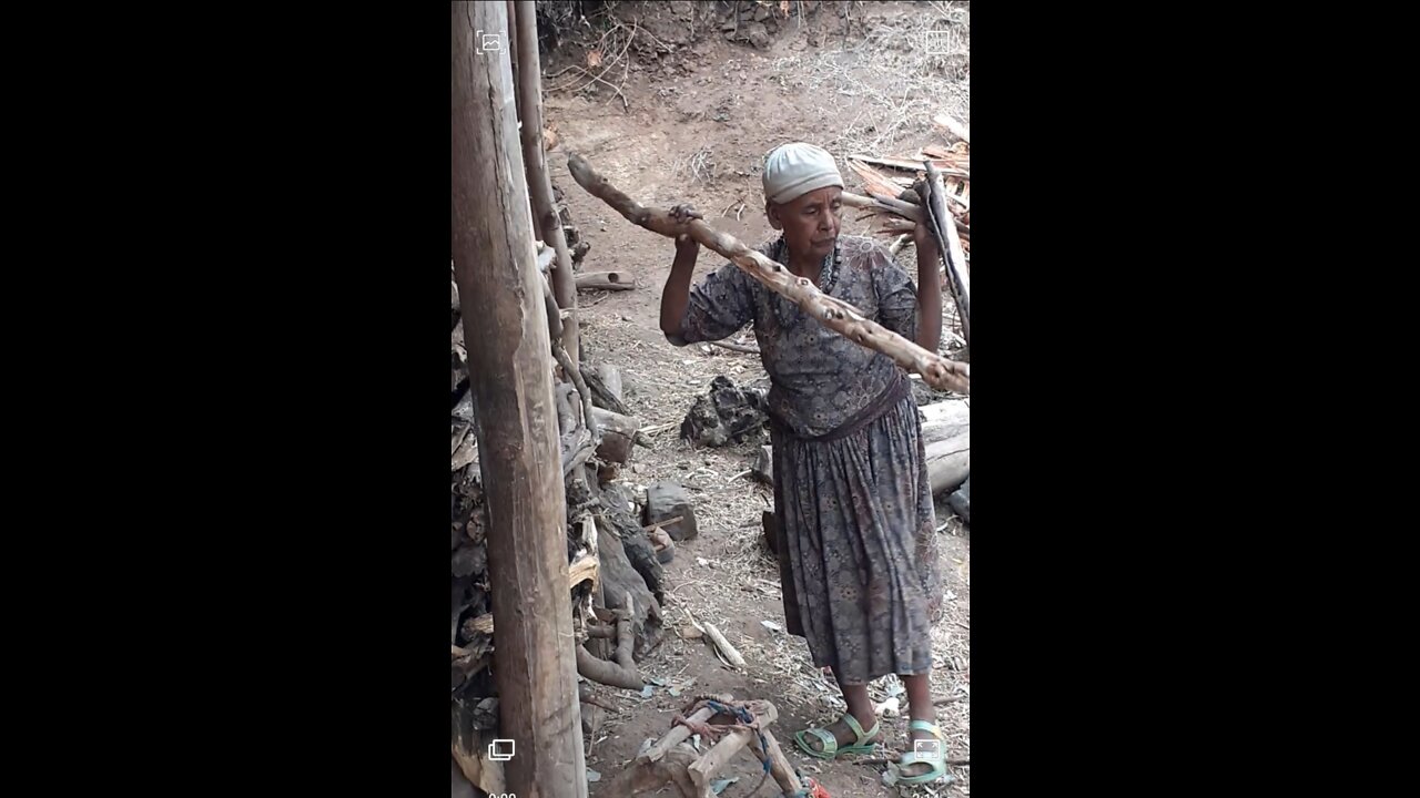 Ethiopian Mother cooking wot-premitive way of life