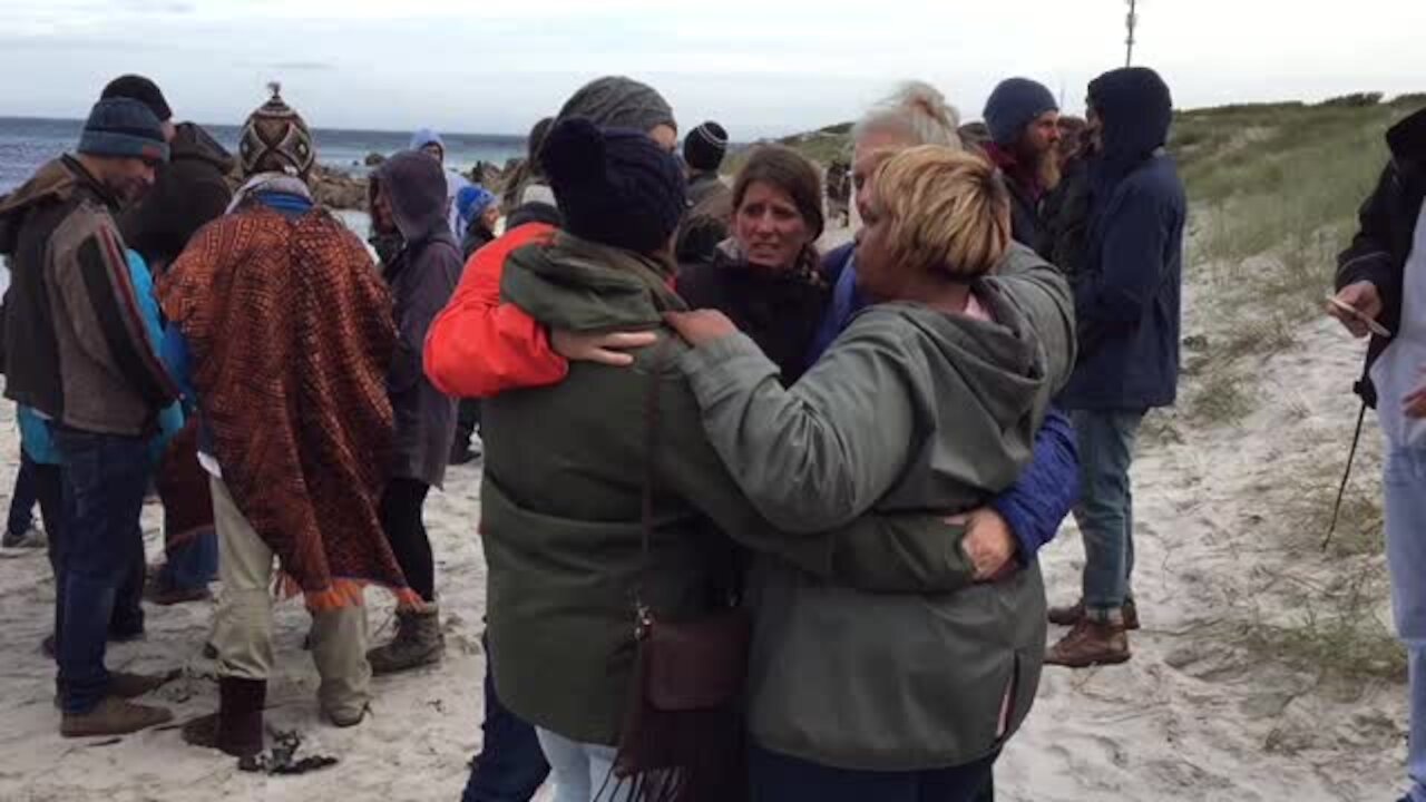 SOUTH AFRICA - Cape Town - The community gathered at Witsand Beach to commemorate the life of a murdered 38 year old man (Video) (uYK)