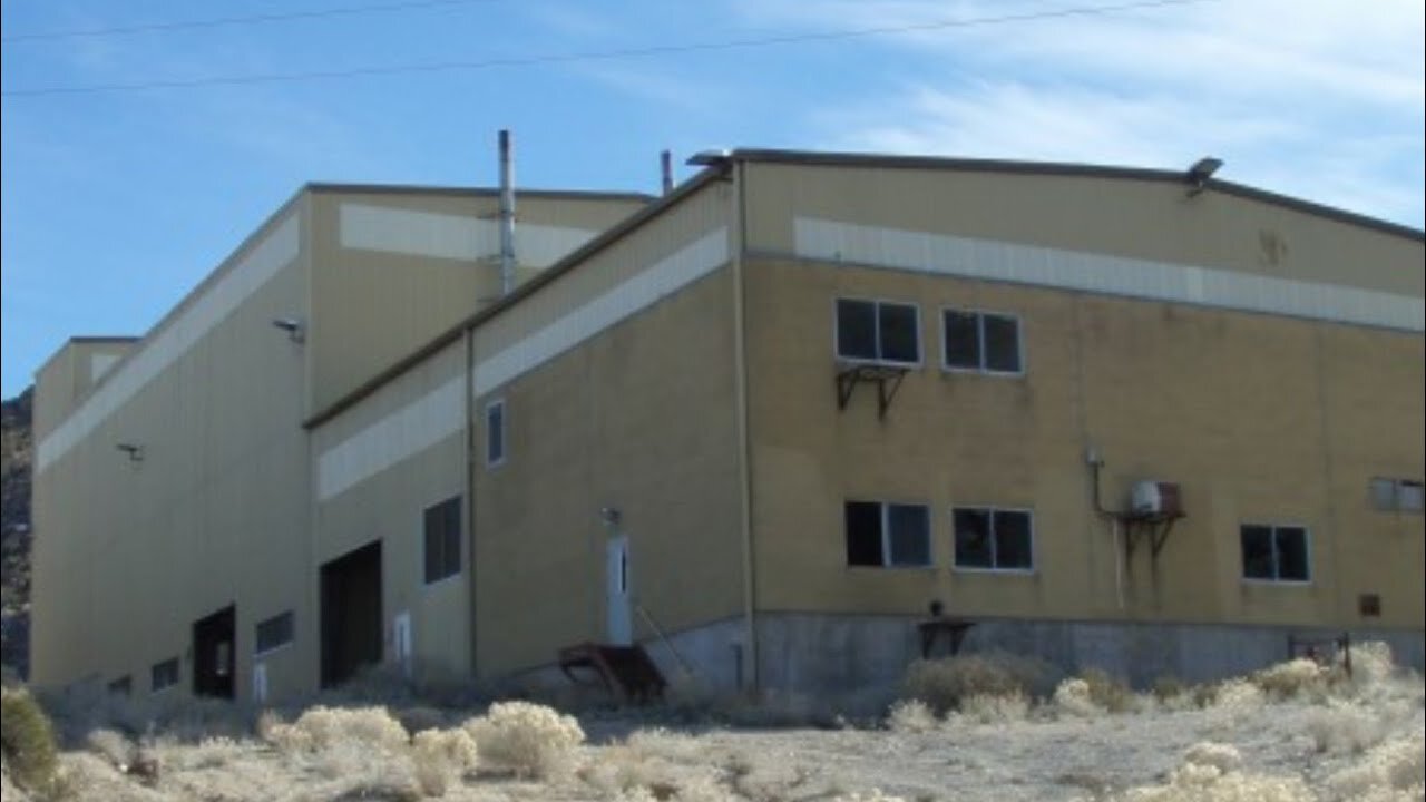 (AREA 51) CREEPY ABANDONED COMPLEX