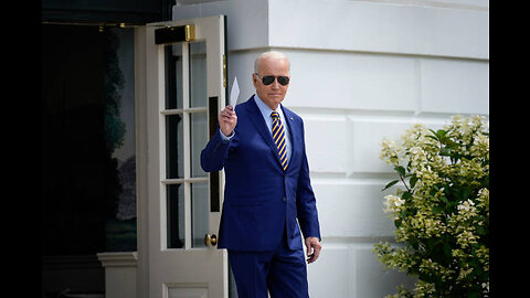 Twitter Note Appears on Photo of Biden Sunbathing at Beach: 'This Is Not a Corpse'