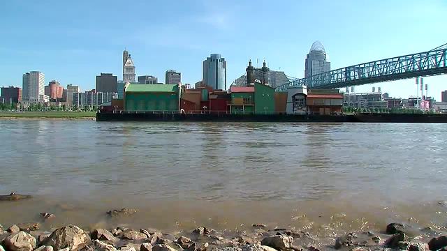 BB Riverboat barge is now in Newport