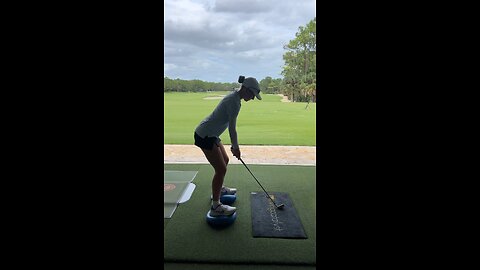 Centered balanced backswing