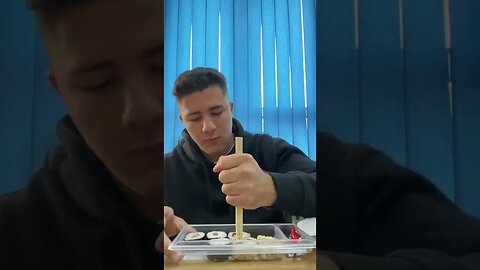 DOAR EU NU STIU SA MANANC SUSHI? #oguritamica #mancaciosul #mancare #sushi