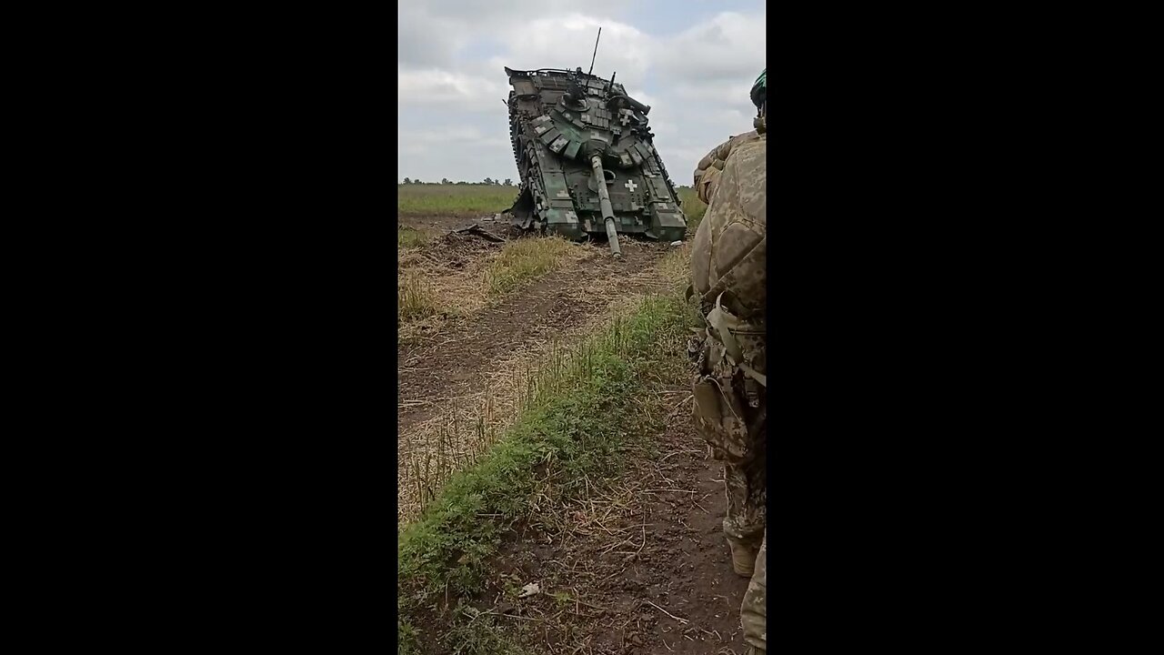 UA: That NATO Training Has Done Them Well???... Tank & AFV Having An 'Intimate Moment'?