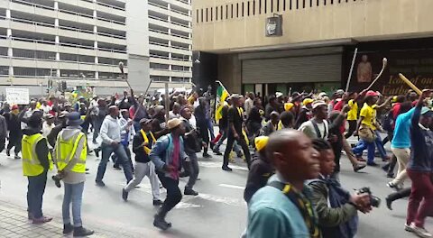 DA changes anti-Zuma march route again as ANC supporters take over the CBD (Nki)
