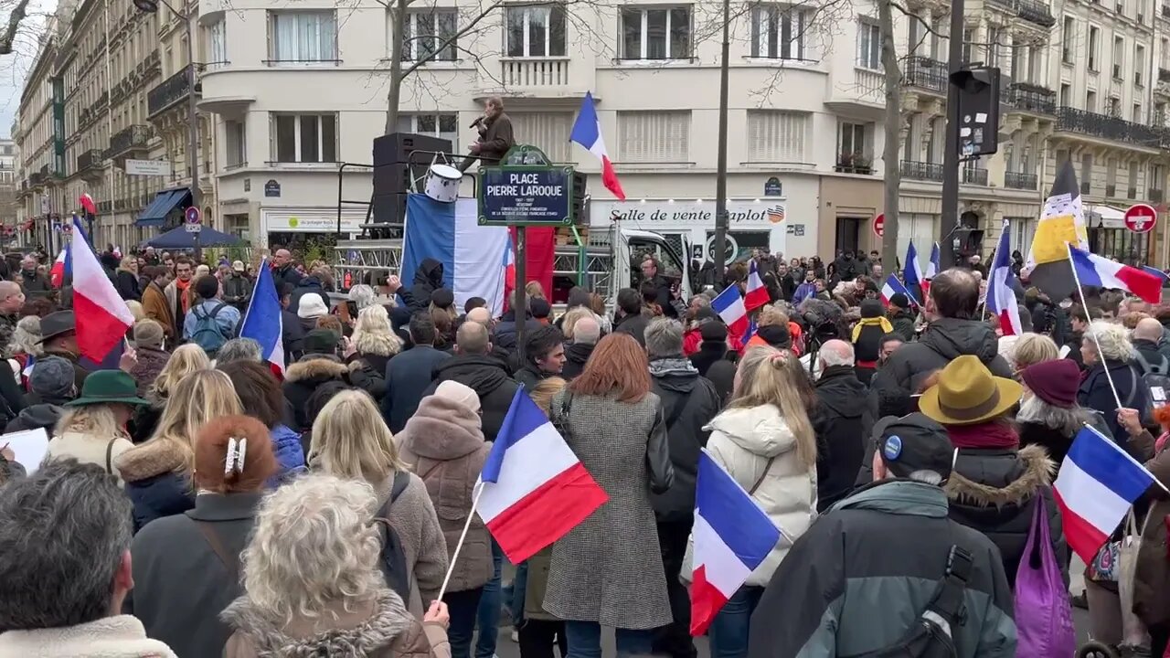 Manifestation contre le pass vaccinal Place Pierre Laroque à Paris le 12/03/2022 - Vidéo 3