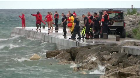 Teen girl flown to Children's Hospital after crews pull her from water at Racine beach