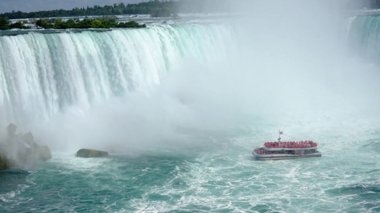 OMG! Niagara Ferry BoatIn Monster Water falls