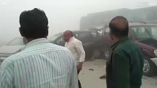 Un terrible accident de voiture causé par un nuage de pollution en Inde