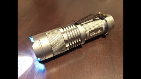 The Ultrafire 300LM Mini CREE Zoomable Flashlight Review