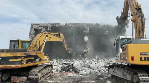 Liebherr 934 With Concrete Pulverizer & Cat 325B With Hydraulic Breaker-Sotiriadis/Labrianidis-4